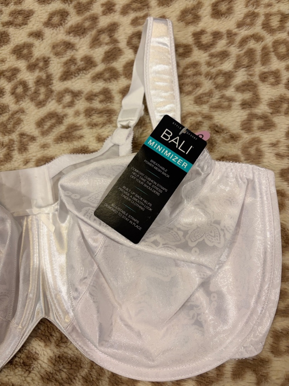 NWT Bali White Minimizer Bra with Subtle Lace Detail size 44D